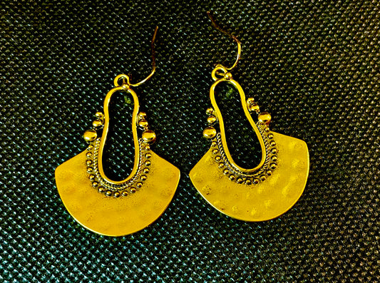 *New* Leslie Dangling Fan Earrings (Gold)