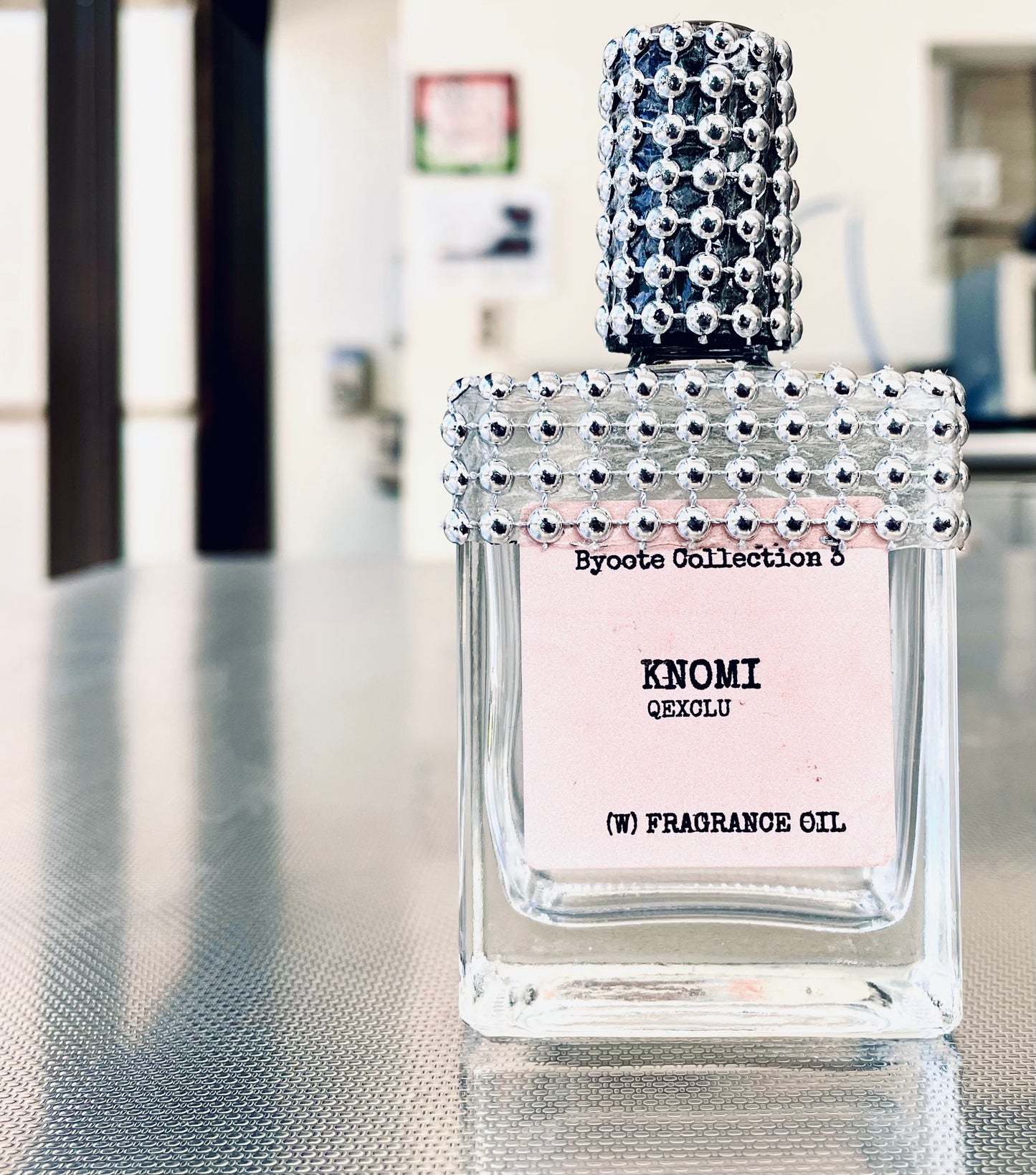 Knomi (strawberries, roses & sandalwood) Mild / Strong