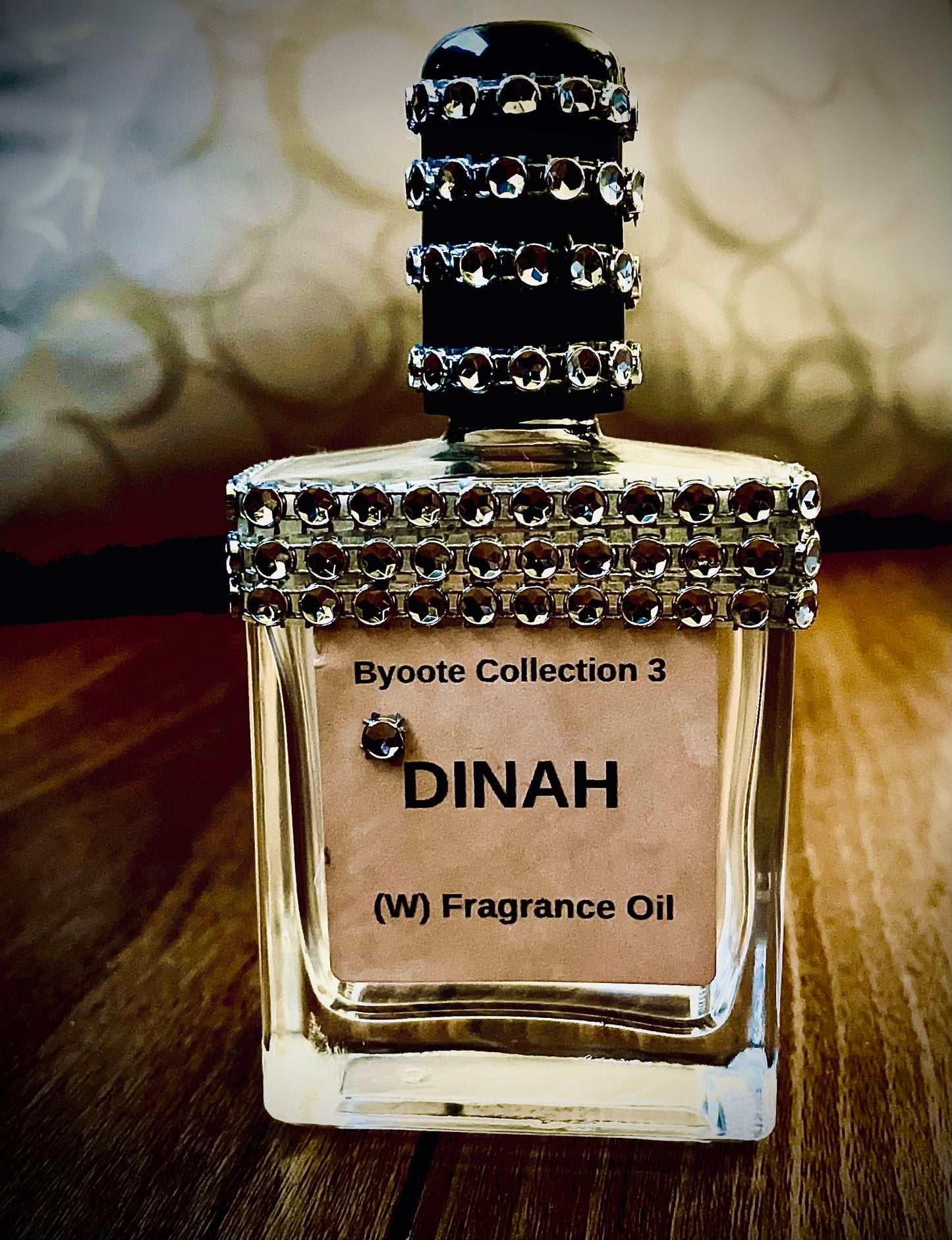 Dinah (Floral, Woody & Patchouli}